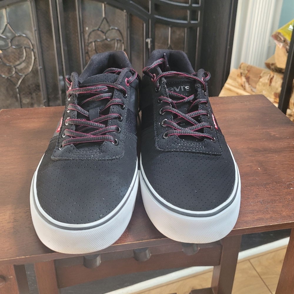 Levi’s Men Miles Fashion Sneakers Shoes Size 9.5
